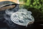 Barbecue au charbon de bois Weber Original Kettle Premium – Noir - Image 12